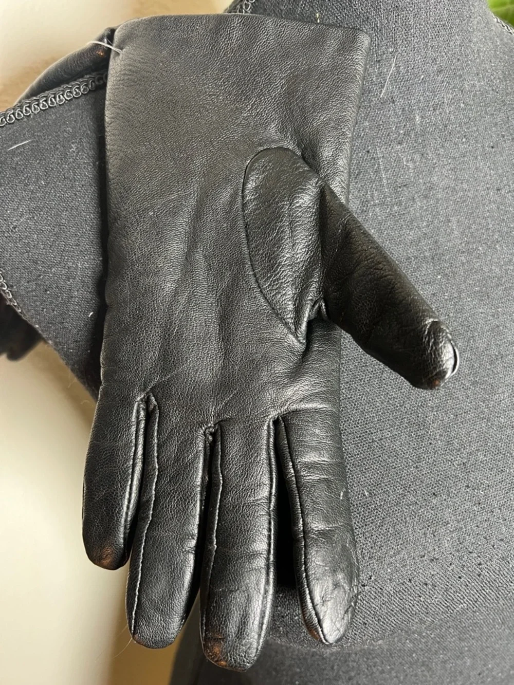 Women’s Black Leather Gloves Thinsulate Size 7.5 Excellent Condition